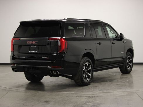 Used 2025 GMC Yukon XL AT4 w/ AT4 Premium Package AWD/4WD image 8