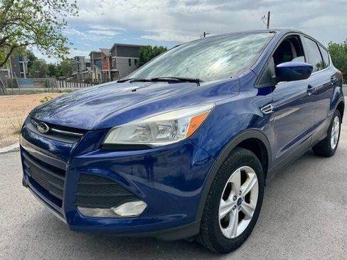 Used 2016 Ford Escape SE image 2