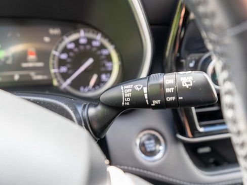 Used 2022 Toyota Highlander XLE AWD/4WD image 28