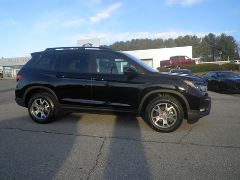 Used 2023 Honda Passport TrailSport image 7