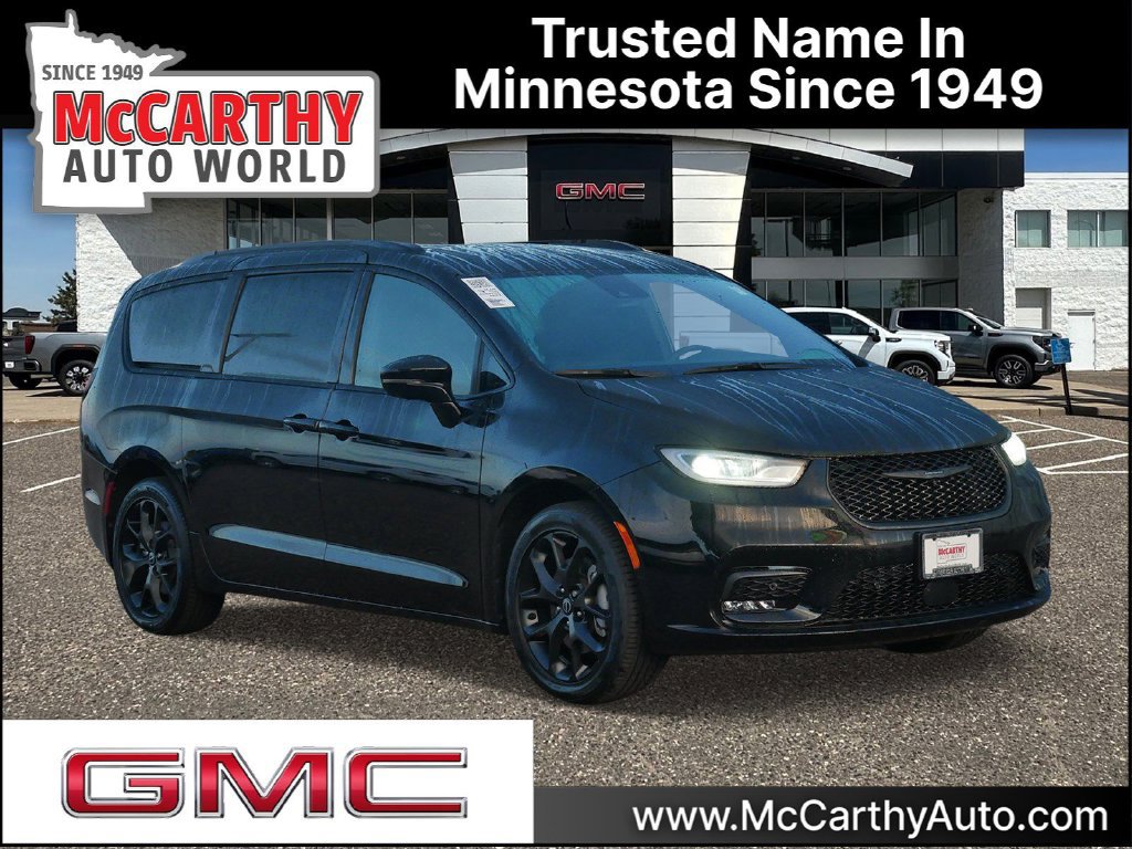 Used 2025 Chrysler Pacifica Limited AWD/4WD image 1