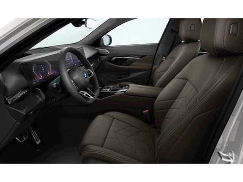 New 2026 BMW 550e xDrive 550e xDrive w/ Premium Package image 6