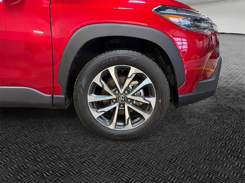 Used 2025 Toyota Corolla Cross XLE image 11