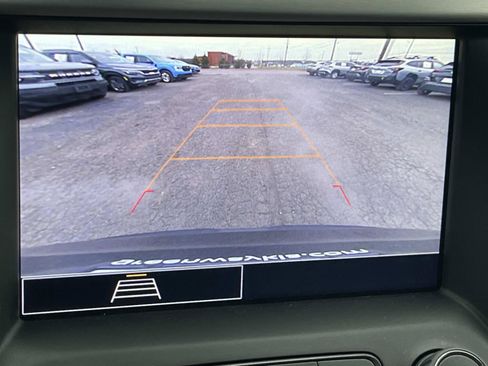 Used 2023 GMC Acadia SLE image 11