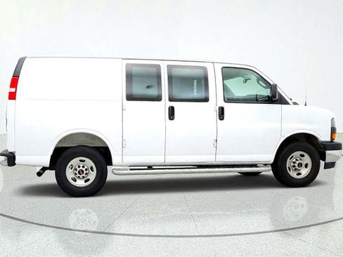 Used 2025 GMC Savana 2500 w/ Driver Convenience Package RWD image 4