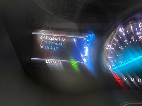 Used 2019 Ford Fusion SE image 11