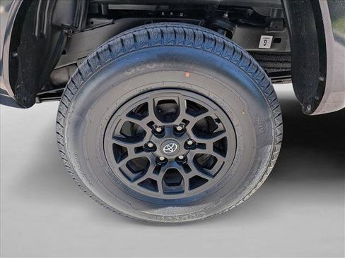 Used 2022 Toyota Tacoma SR5 w/ Technology Package image 22