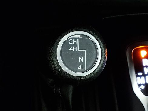 Used 2024 Jeep Gladiator Sport AWD/4WD image 16