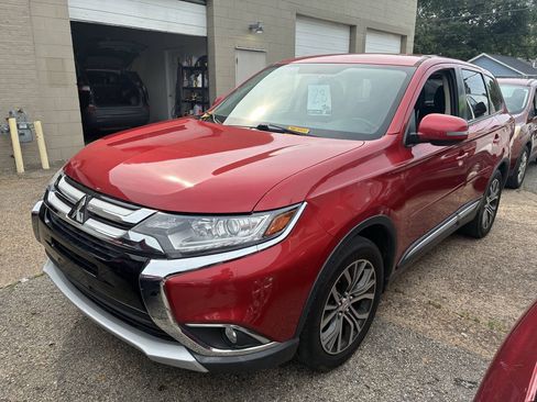 Used 2017 Mitsubishi Outlander SE AWD/4WD image 2