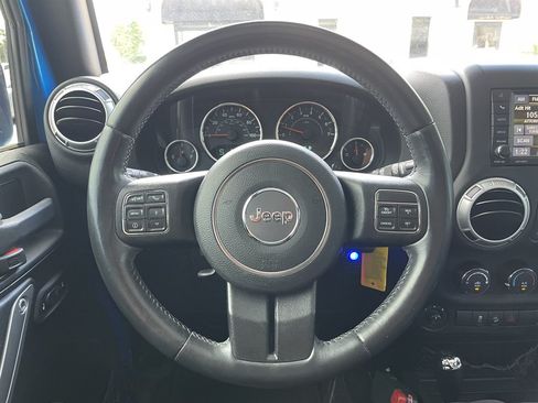Used 2015 Jeep Wrangler Unlimited Rubicon w/ Connectivity Group AWD/4WD image 23