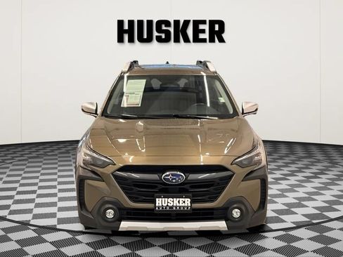 Used 2023 Subaru Outback Touring AWD/4WD image 3