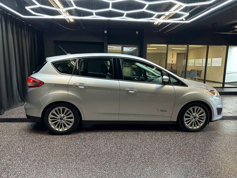Used 2017 Ford C-MAX Energi SE w/ Equipment Group 402A FWD image 7
