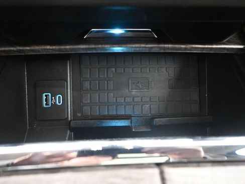 Used 2020 Ford Expedition Limited w/ Equipment Group 302A AWD/4WD image 18