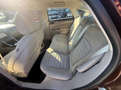 Used 2018 Ford Fusion SE FWD image 17