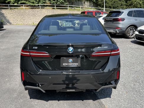 Certified 2025 BMW i5 xDrive40 w/ M Sport Package AWD/4WD image 5