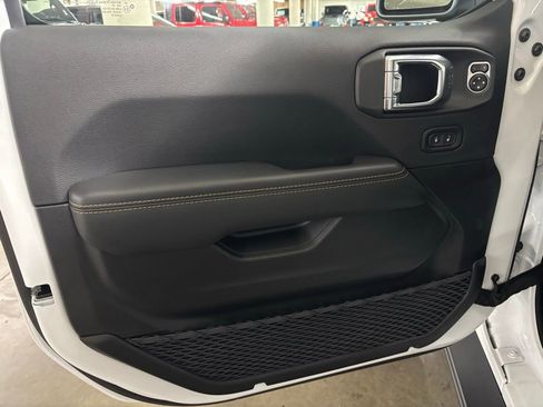 New 2025 Jeep Wrangler Unlimited Rubicon 392 image 8