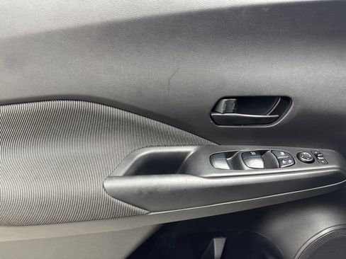 Used 2018 Nissan Kicks S FWD image 34