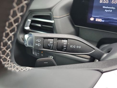 Used 2025 Chevrolet Traverse High Country FWD image 31