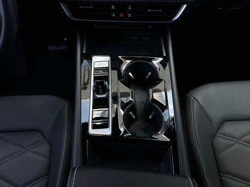 Used 2024 Volkswagen Atlas Cross Sport SE image 13