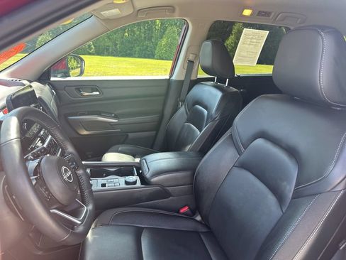 Used 2025 Nissan Pathfinder SL AWD/4WD image 10