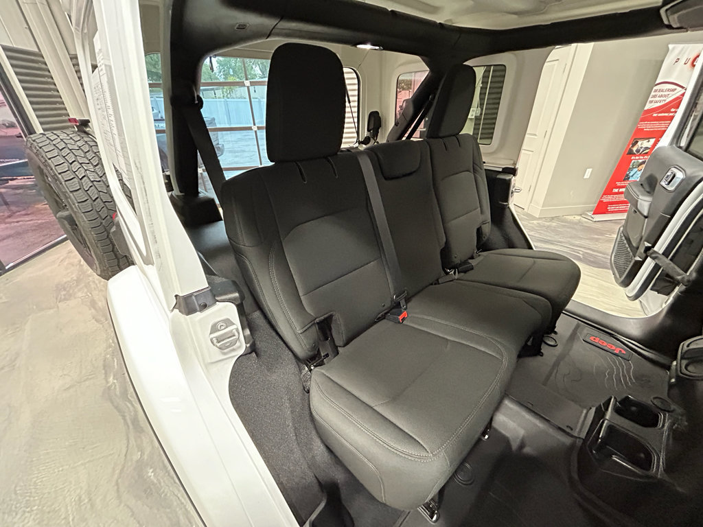 Used 2018 Jeep Wrangler Unlimited Sahara AWD/4WD image 5