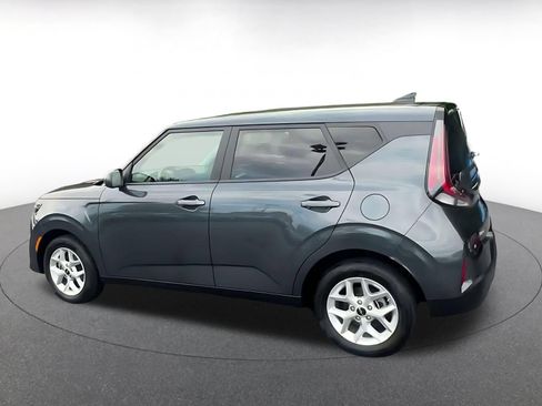 Used 2025 Kia Soul LX w/ LX Technology Package FWD image 8