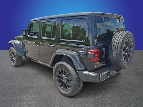 Used 2025 Jeep Wrangler Unlimited Sahara w/ Safety Group AWD/4WD image 6