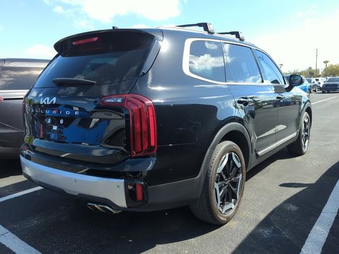 Certified 2024 Kia Telluride S image 9