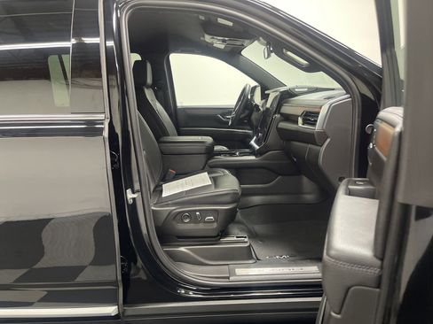 Used 2025 GMC Yukon XL Denali image 26