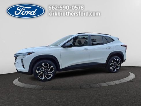 Used 2025 Chevrolet Trax RS w/ Sunroof Package image 1