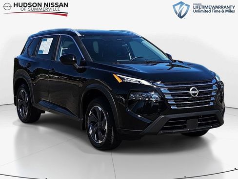 Used 2025 Nissan Rogue SV w/ SV Premium Package FWD image 1