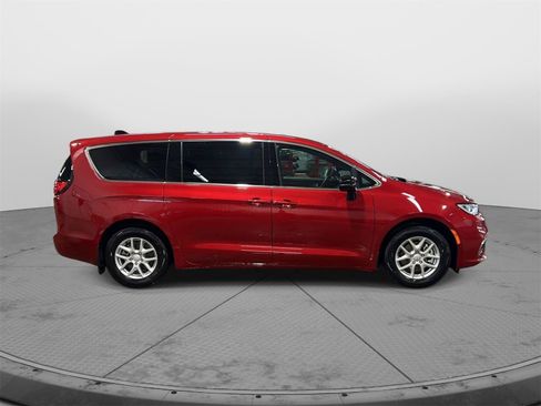 New 2026 Chrysler Pacifica Select FWD image 5