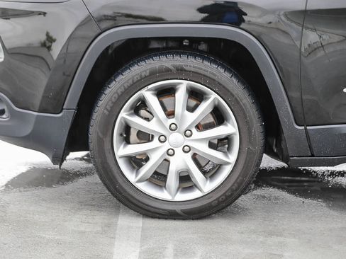 Used 2018 Jeep Cherokee Limited FWD image 10