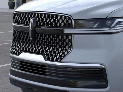 New 2026 Lincoln Navigator L Reserve AWD/4WD image 17