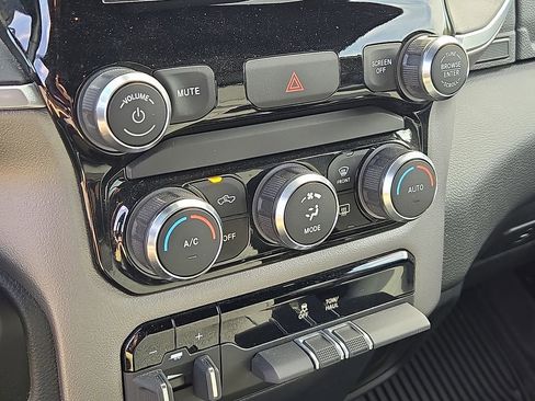 Used 2022 RAM 1500 Big Horn AWD/4WD image 15