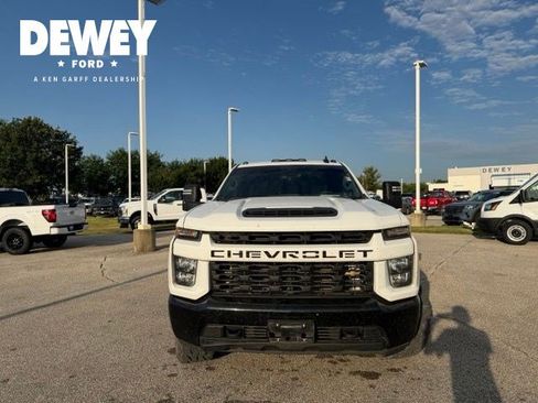 Used 2022 Chevrolet Silverado 2500 Custom w/ Custom Value Package AWD/4WD image 3
