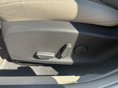 Used 2016 Ford Focus SE w/ SE Power Seat Package image 13