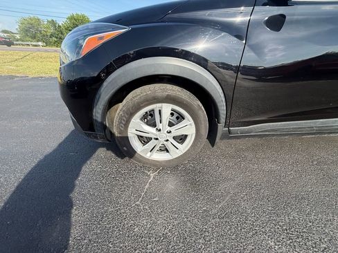 Used 2020 Nissan Kicks S image 10