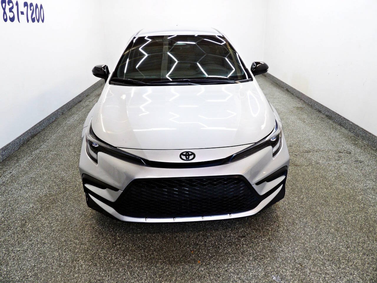 Used 2023 Toyota Corolla SE FWD image 2