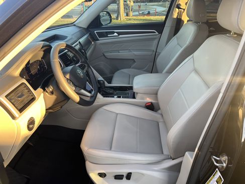 Used 2023 Volkswagen Atlas SE w/ Black Wheel Package image 16