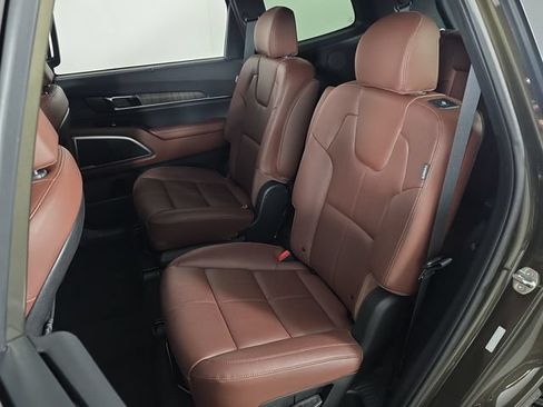 Used 2024 Kia Telluride EX w/ EX Captain's Chair Package AWD/4WD image 19
