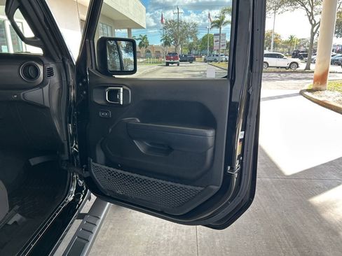 Used 2023 Jeep Gladiator Sport image 27