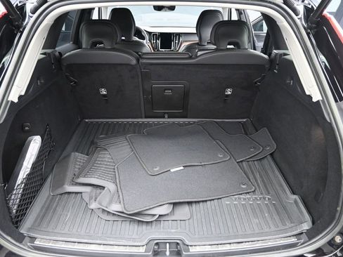 Certified 2023 Volvo XC60 B5 Ultimate w/ Protection Package Premier FWD image 19