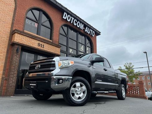 Used 2014 Toyota Tundra SR5 AWD/4WD image 3