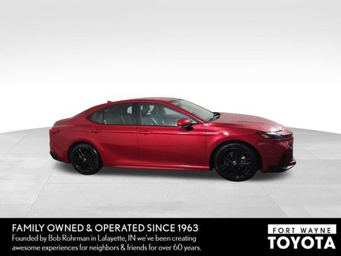 Used 2025 Toyota Camry SE FWD image 5