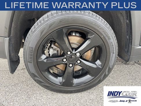 Used 2023 Jeep Grand Cherokee L Limited w/ Black Appearance Package AWD/4WD image 12
