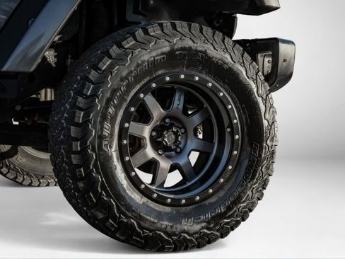 Used 2017 Jeep Wrangler Unlimited Rubicon image 60