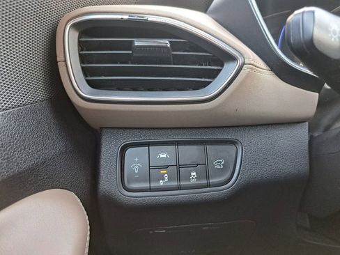 Used 2020 Hyundai Santa Fe SEL image 16