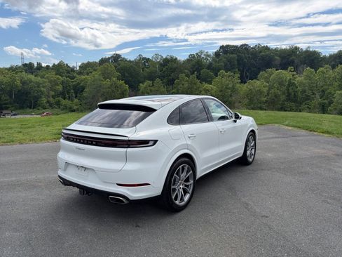 Certified 2025 Porsche Cayenne Coupe AWD/4WD image 7