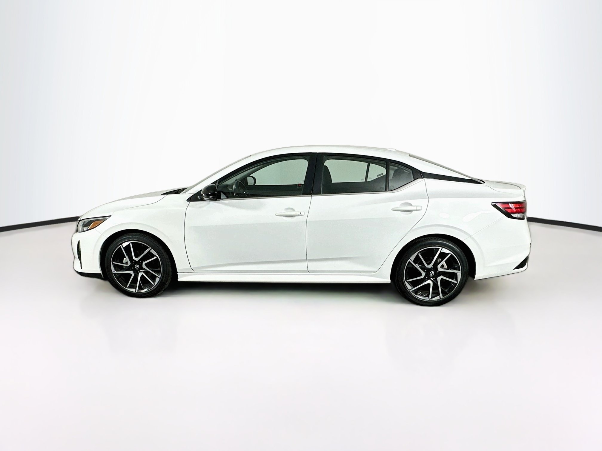 Used 2025 Nissan Sentra SR FWD image 4